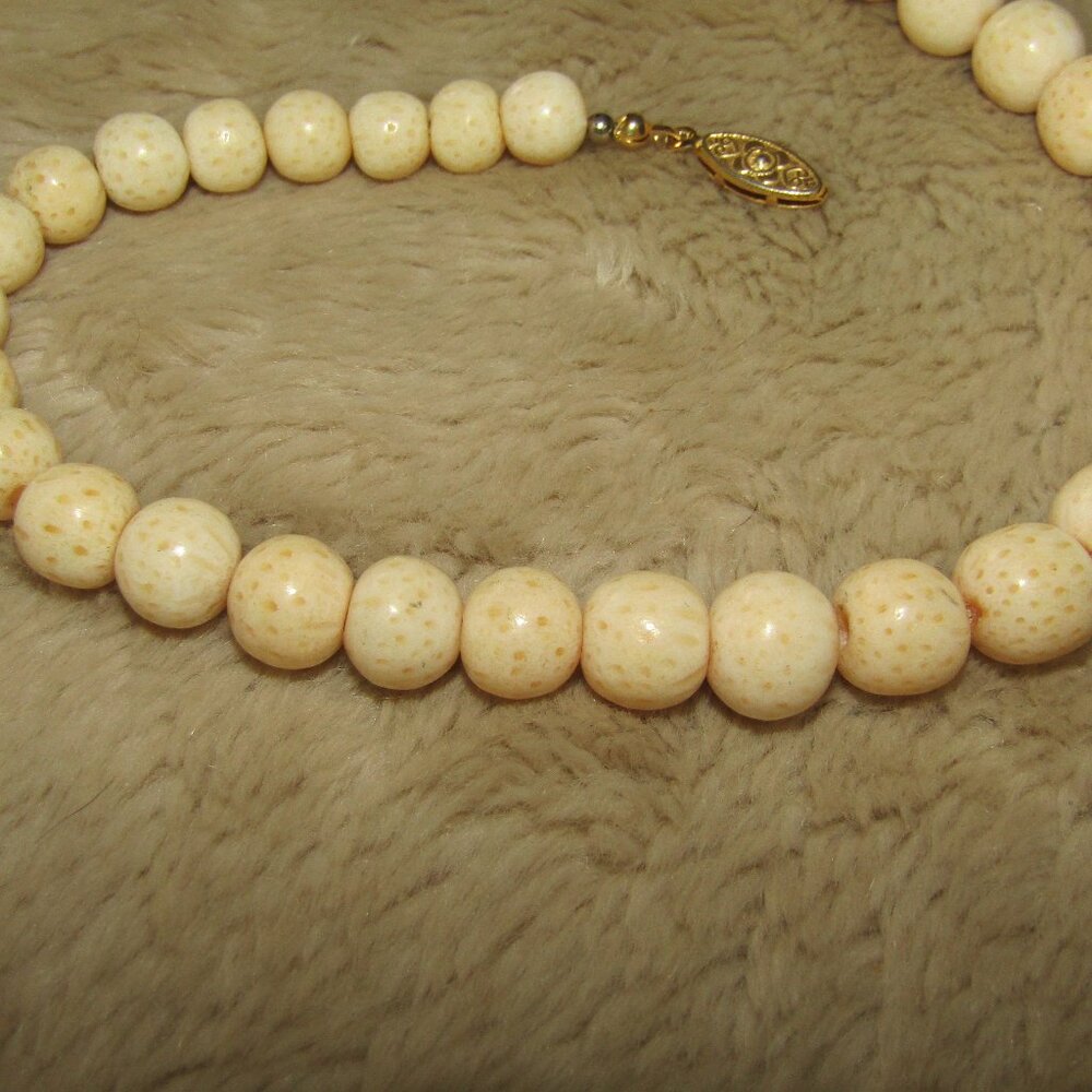 Vintage White Sponge Coral Collar Necklace.